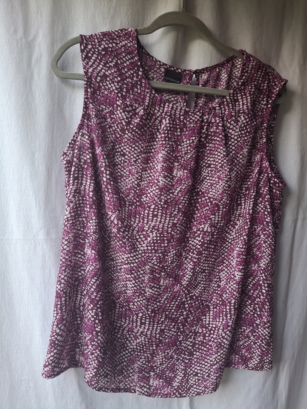 Covington Sleeveless Dot-Print Camisole in Magenta and White